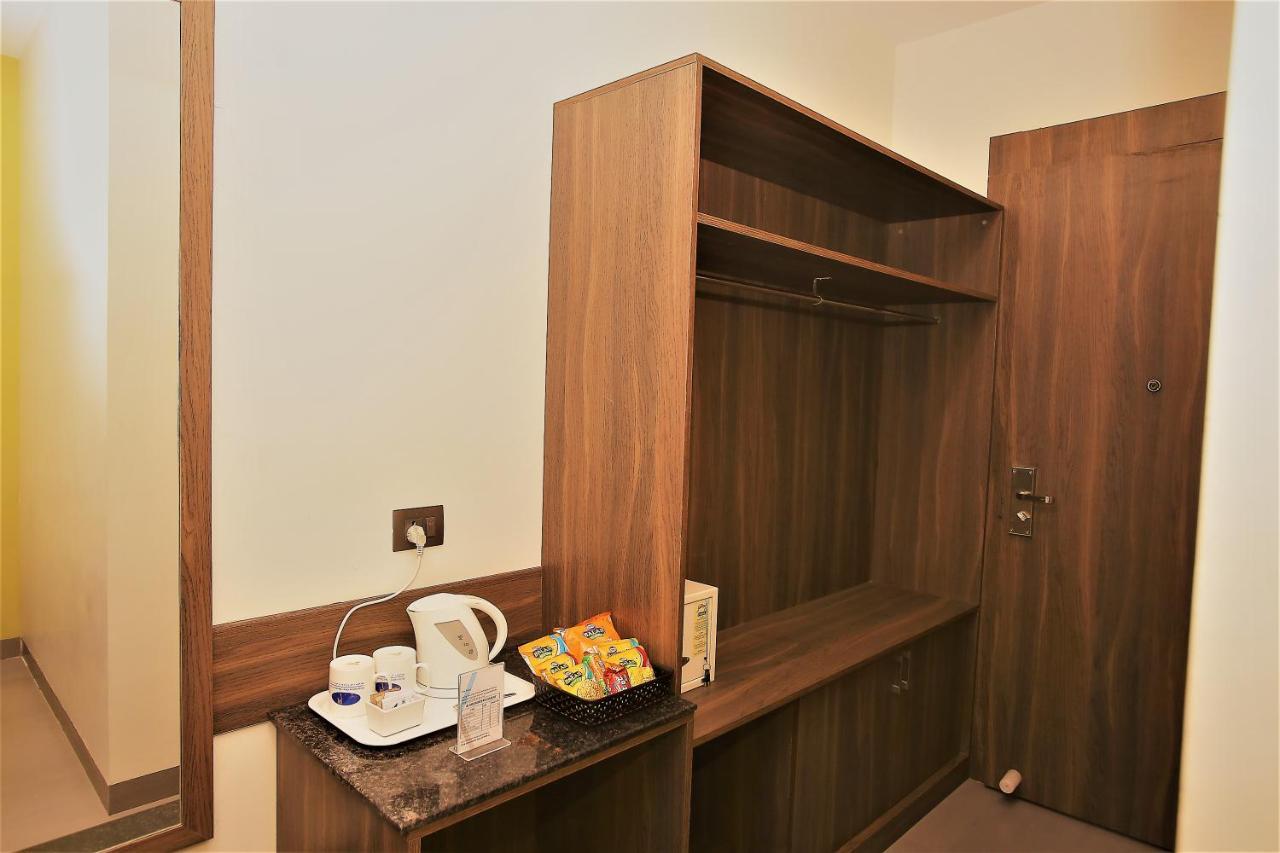 Genx Surat By 1589 Hotels Palsana  Esterno foto