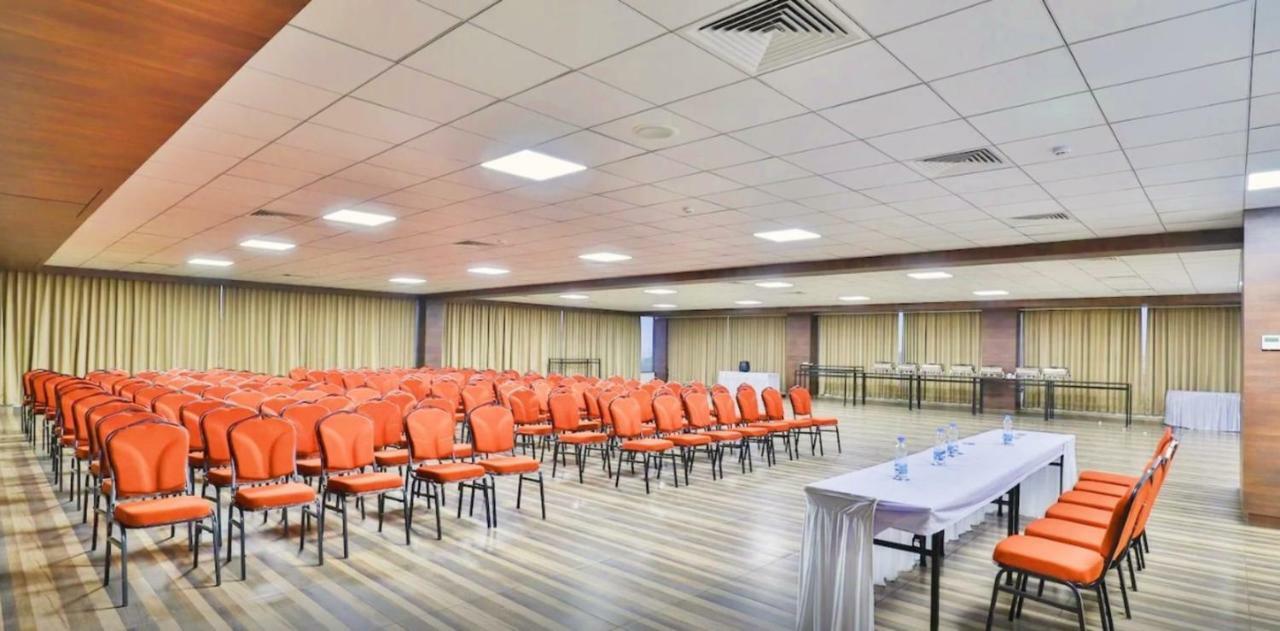 Genx Surat By 1589 Hotels Palsana  Esterno foto