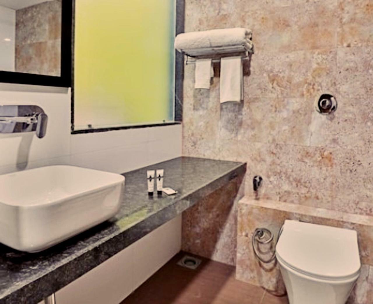 Genx Surat By 1589 Hotels Palsana  Esterno foto